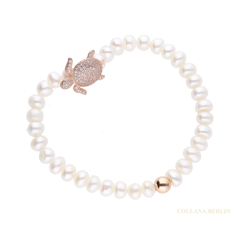 Handgefertigtes Schmuckunikat, Armband aus Zuchtperlen mit Schildkröte aus 925 Silber, rotvergoldet