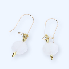 Goldgefüllte Jadeohrringe, weiße Jadeblumen, 14 Karat Goldfiled